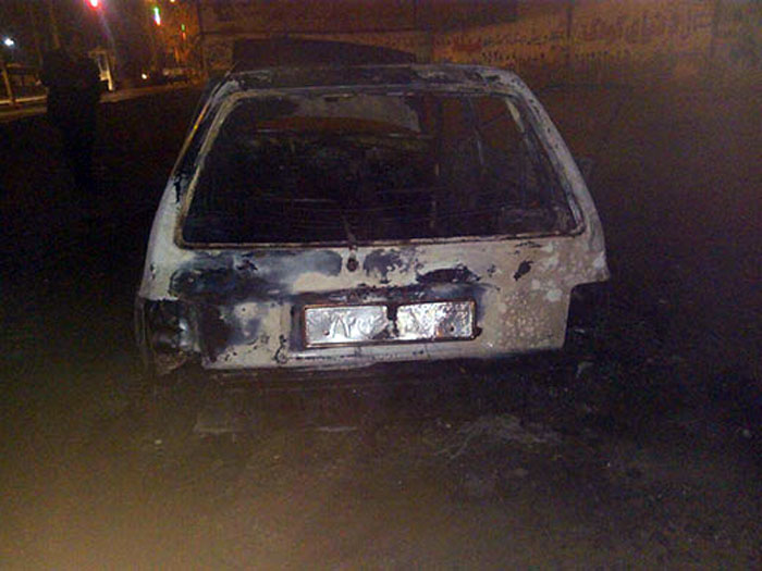کارشناسان آتش نشانی شهرستان شهریار در پی کشف علت آتش سوزی خودروی پراید
