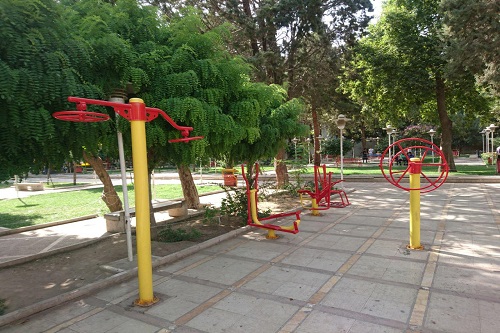 نصب ست های ورزشی و میز شطرنج در پارک کودک شهریار