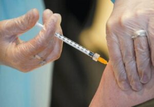 واکسن زده‌ها کمتر به امیکرون مبتلا می‌شوند